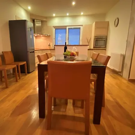Center Exclusive Seaview For 4 *