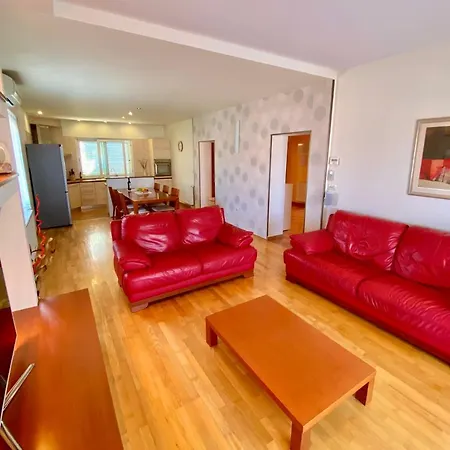Center Exclusive Seaview For 4 *