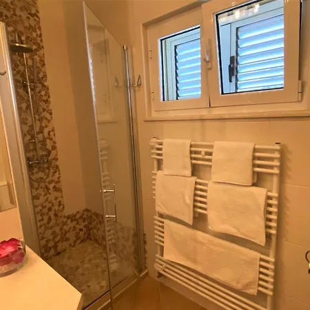 Center Exclusive Seaview For 4 *