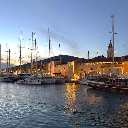Appartement Center Exclusive Seaview For 4 Trogir
