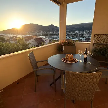 Appartement Center Exclusive Seaview For 4 Trogir