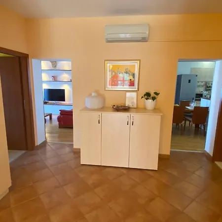 Apartment Center Exclusive Seaview For 4 Trogir